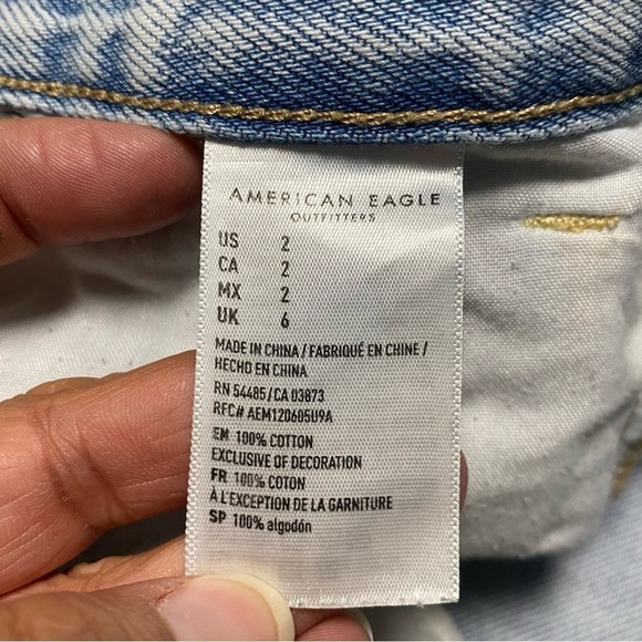 American Eagle Shorts Women’s Size 2 Light Wash distressed Denim Mom Shorts - Picture 11 of 14